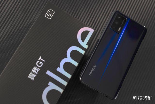 realme|从2899元跌至1699元，65W闪充+骁龙888，6400万三摄旗舰濒临下架