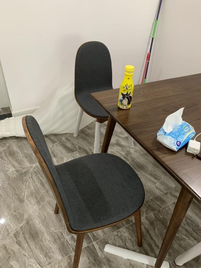 简约风格新房装修毕业，朋友来了都说电视柜的插座有毛病，会吗？