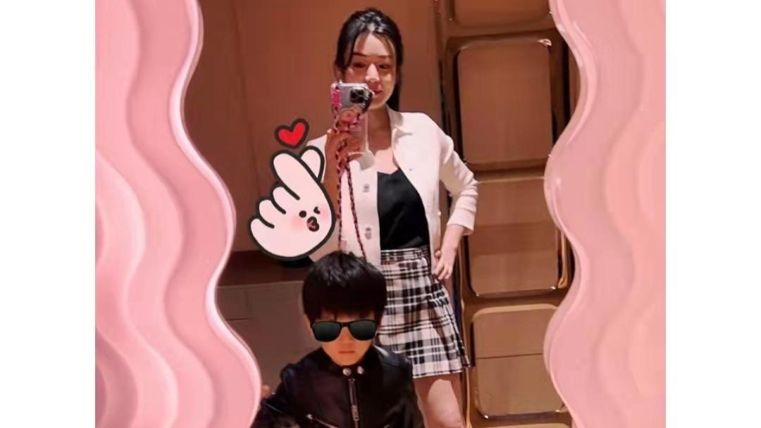 陈妍希 陈妍希晒与儿子合照，5岁小星星长相帅气太像爸，断食减肥引争议