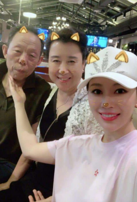 潘晓婷|潘晓婷：传过3次绯闻，39岁还单身，父亲着急又无奈