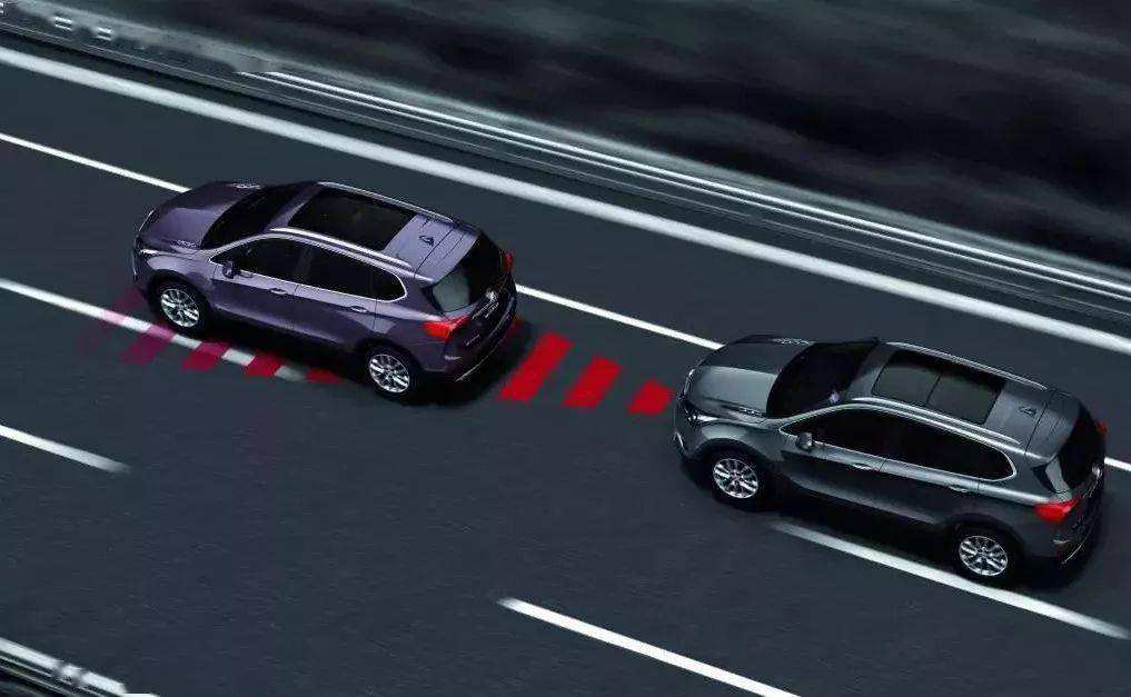 新手司机判断车辆四周距离的方法，避免发生剐蹭