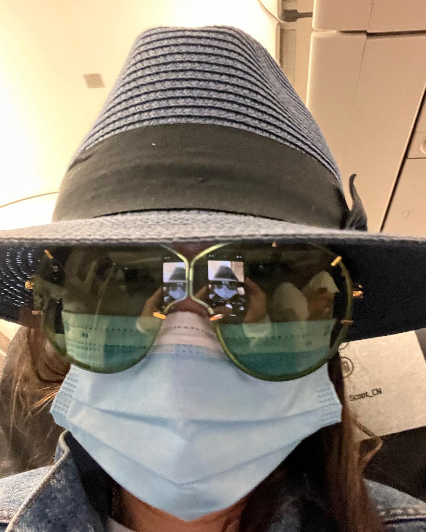 韦唯|众星过圣诞：李连杰女儿海边度假，秋瓷炫秀恩爱，唐鹤德令人泪目