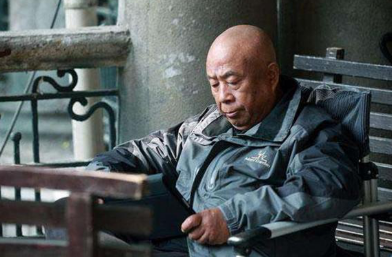 张艺谋|他是张艺谋恩师，给张艺谋妻子安排工作还给房，沦落时却被敬而远之