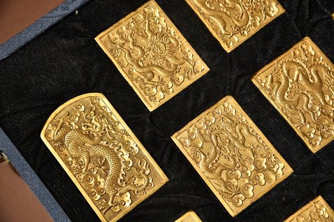 雕刻|清代 乾隆年制 铜鎏金龙纹带板一套