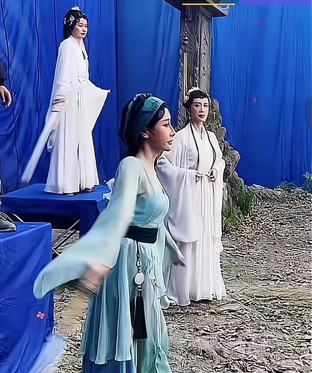 金巧巧|47岁金巧巧沉迷直播，不顾全组焦急等待，催几次才大摇大摆到现场