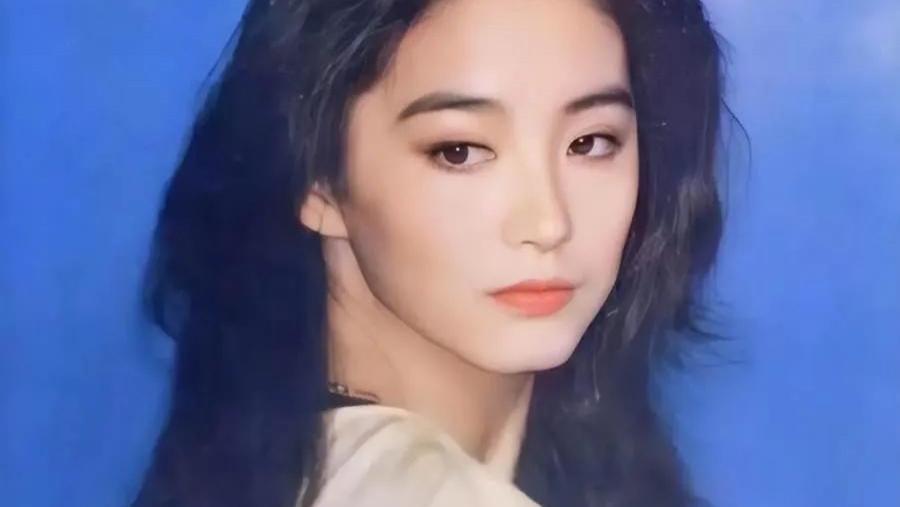 林青霞|林青霞「女儿」惊艳式长大！素颜出镜眉目如画，不输年轻时的妈妈