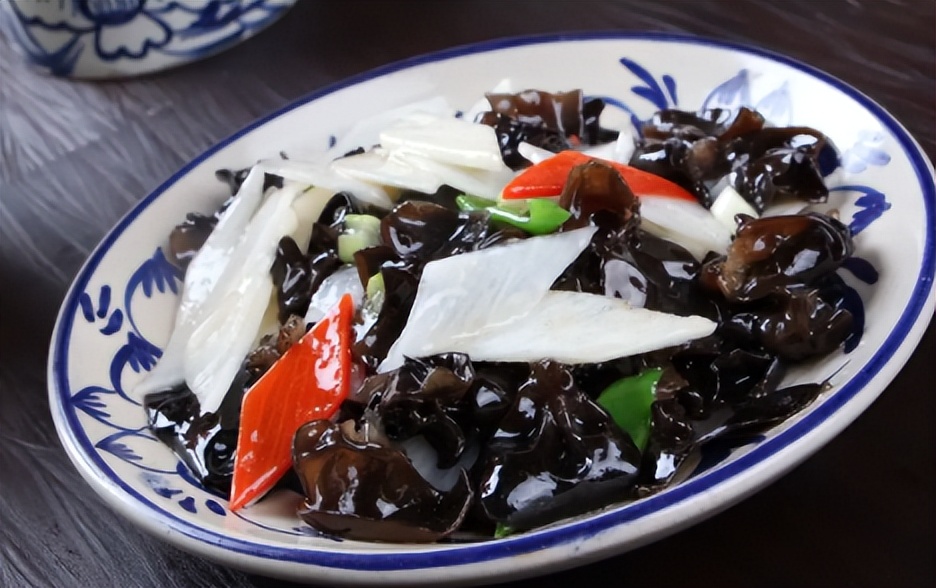 一旦阳了也别怕,家中备好“4白1饮”,增强免疫,舒坦过冬