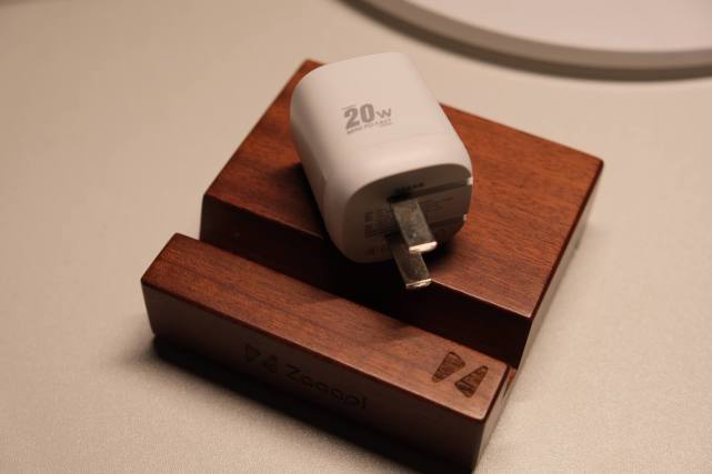 iphone11|南卡C2小身材双口快充头-出行的便携新选择