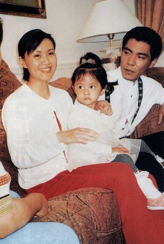 屠洪刚|屠洪刚:三妻三娃却独宠继子,母亲离世才浪子回头,如今过得如何