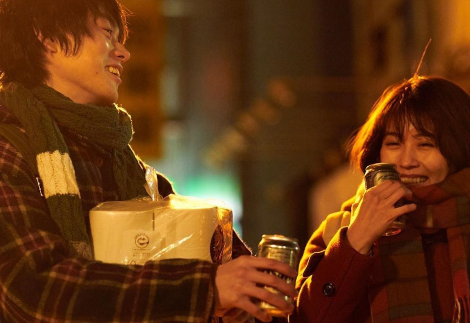 花束般的恋爱|《花束般的恋爱》是一部两个人的电影，也是一部一个人的电影