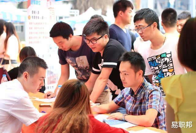 招聘|招聘新标准:企业不会青睐“三有”的二本生,23届毕业生要注意!