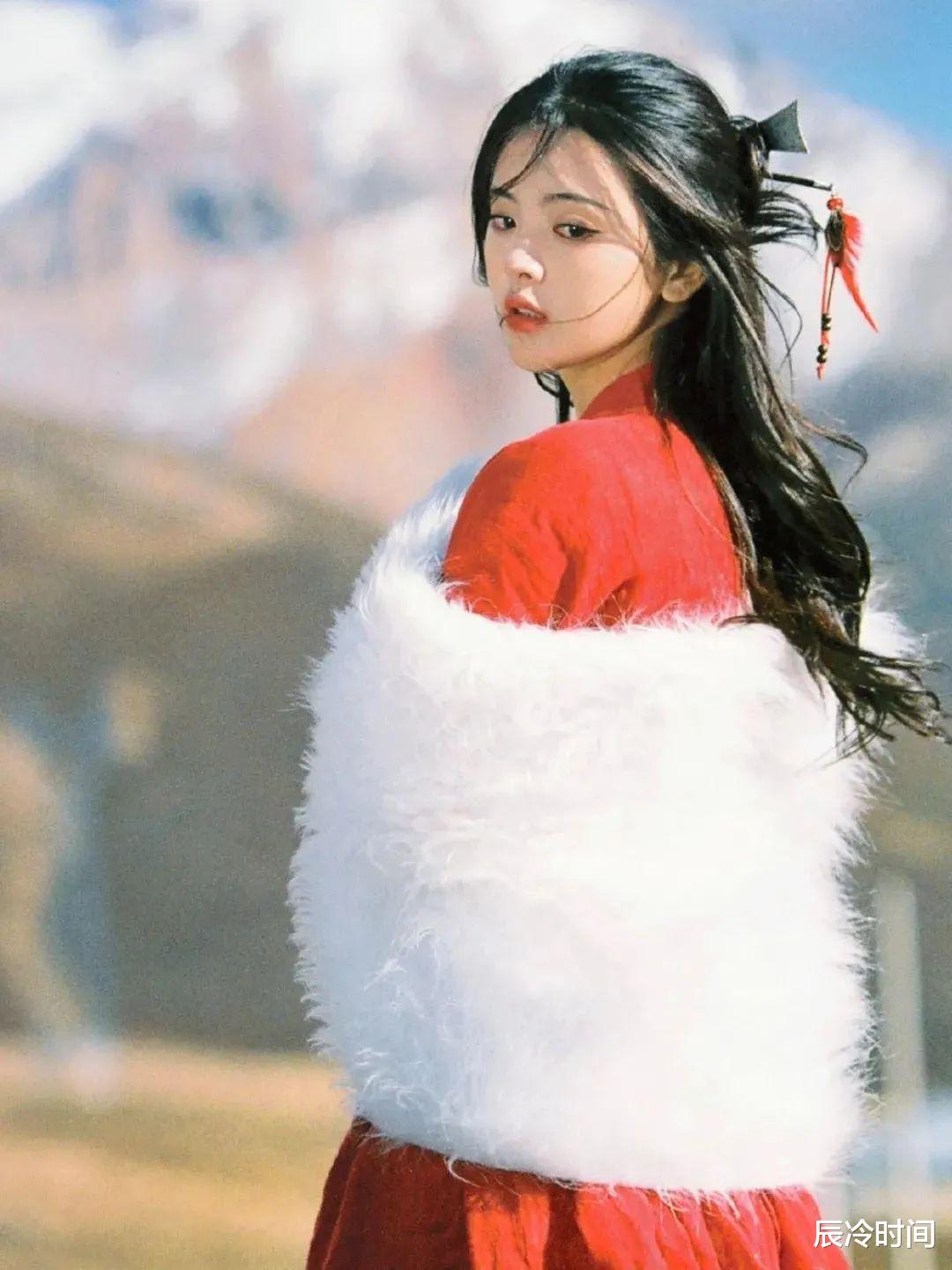 杨超越|从缝纫工到背靠港娱大佬享顶配资源,杨超越的成功玄学仅四个字