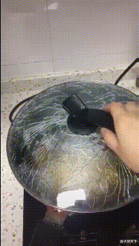 |43岁女星疑翻车!拒绝支付男演员月薪,被曝曾插足圈内人婚姻