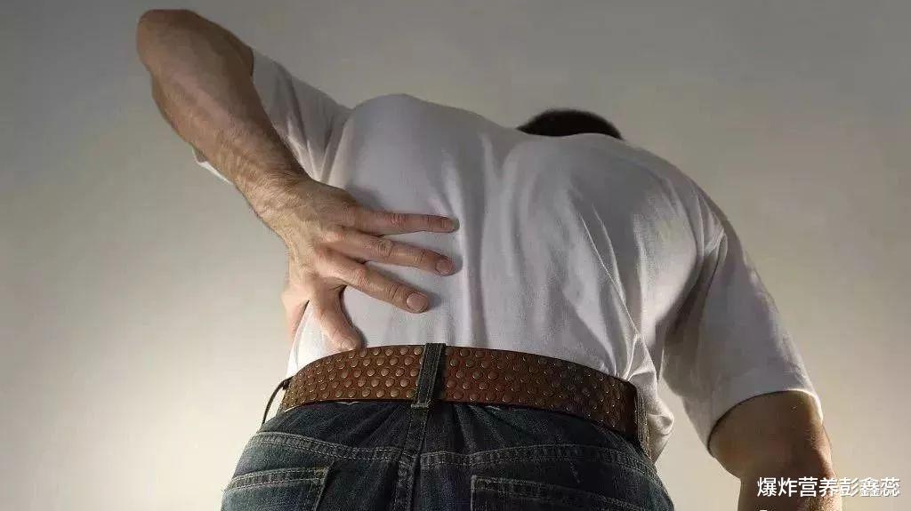 单杠|腰间盘突出症人群,每天坚持吊单杠,就可以治好病情吗?先看看吧