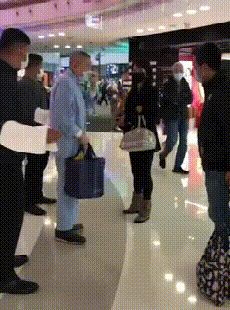 吕丽君|刘銮雄吕丽君分手8年还去逛街，而且失控怒骂路人