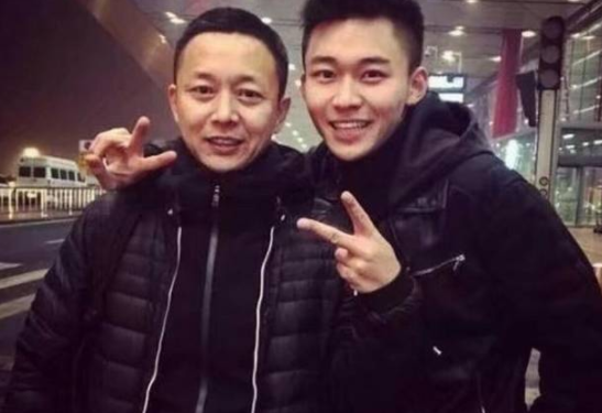 刘奕君|“老戏骨”刘奕君与帅气儿子同台！被网友误认为是猥亵小鲜肉？