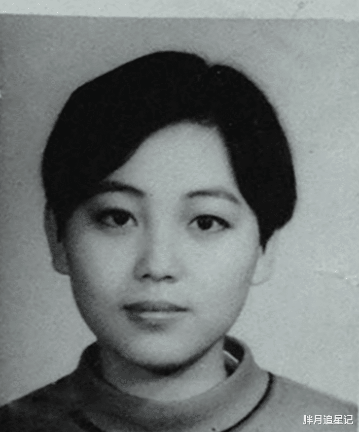 劳春燕|劳春燕：在最好的年纪嫁“普通男人”裘正义，婚后生一子美满幸福