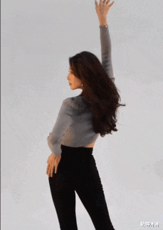 杨幂|女明星拼身材太内卷:赵丽颖秀腹肌,杨幂曲线惊人,殷桃小蛮腰