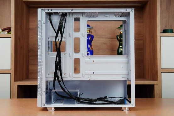 机箱|精致、雪白、小巧，先马易大师S1雪装版装机展示