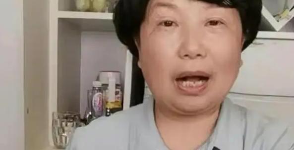 杜新枝|杜新枝再次哭泣,二八事件至今只哭过三次,网友嘲讽:鳄鱼眼泪!