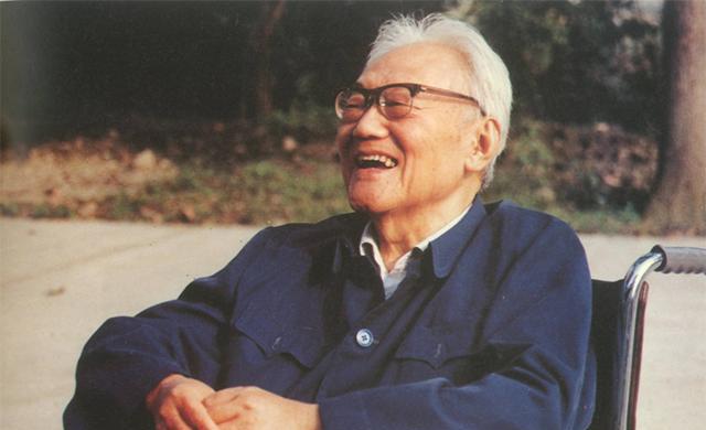 巴金|不婚主义的巴金:对17岁粉丝一见钟情,晚年守着亡妻骨灰30年