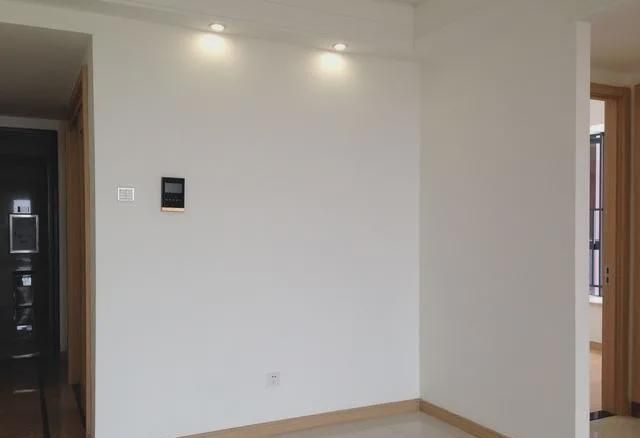 朋友晒新房,说装修就是要简单,我看后说住了三年你就要哭