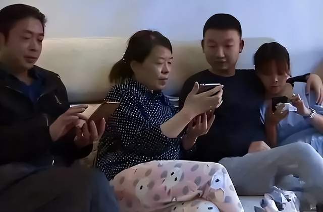 |姚策堂嫂晒与熊磊同框照,称姐妹成对快乐加倍,被赞比暗戳戳坦荡