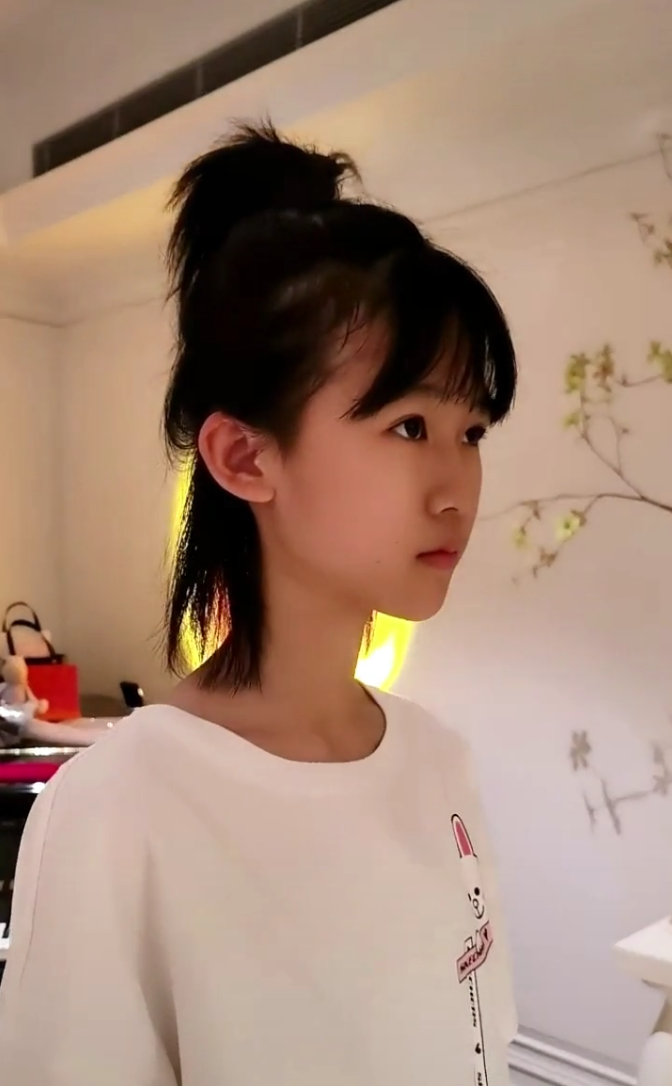 贝儿|陆毅女儿跳舞超炫，14岁贝儿四肢纤细修长如竹竿，身高优越似超模