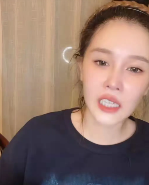 胭脂|赵本山说哭球球，公开嫌弃女儿男友：男人涂粉，毫无男子气概！