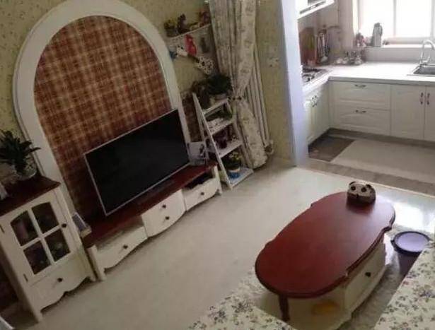 花180万在上海买28平蜗居，连卧室都没有，睡觉时头顶天花板！