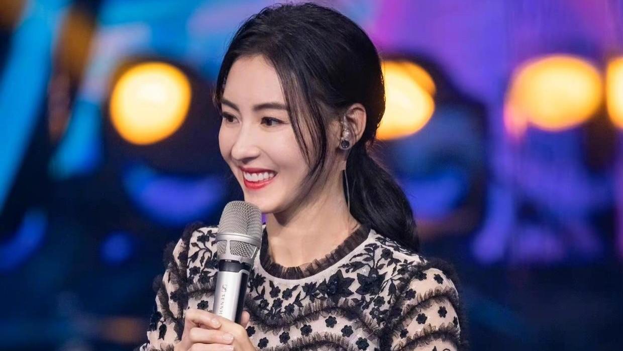 蔬菜 “张柏芝”的气质果然能打，穿印花裙亮相美出新高度，轻松赢很大