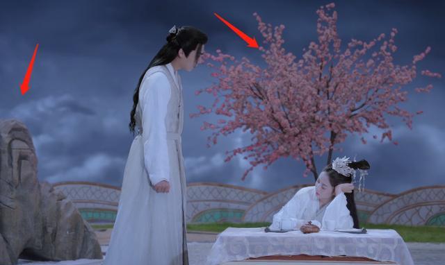 镜双城|镜双城男女主演技一个比一个“木”？陈钰琪再次被嘲演的像盲人