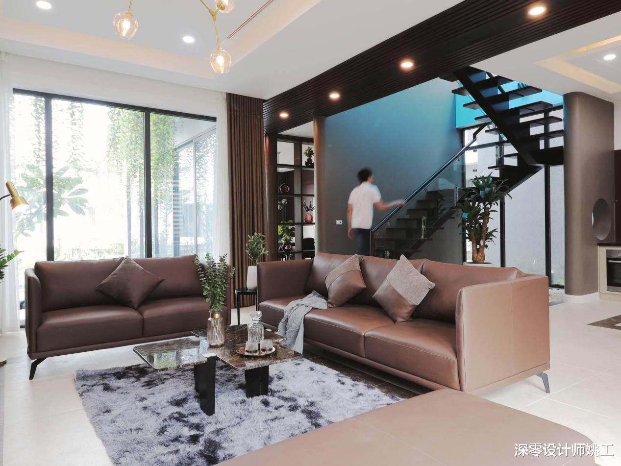 农村房子是越建越好看,教授退休房外立墙藤曼,犹如瀑布般垂直而下