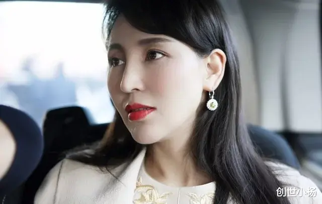 岳丽娜|19岁与男友住地下室,结婚后连生三胎,如今丈夫用7部剧让她成名