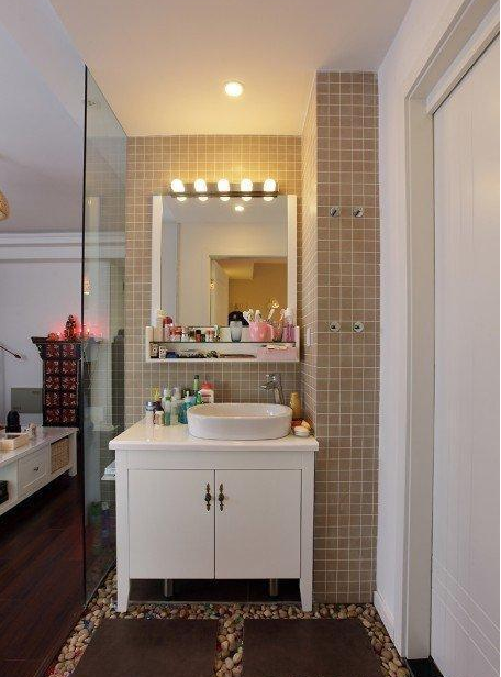 在客厅砌了半堵墙挂电视,老公和我大吵一架,完工后他不吭声了!