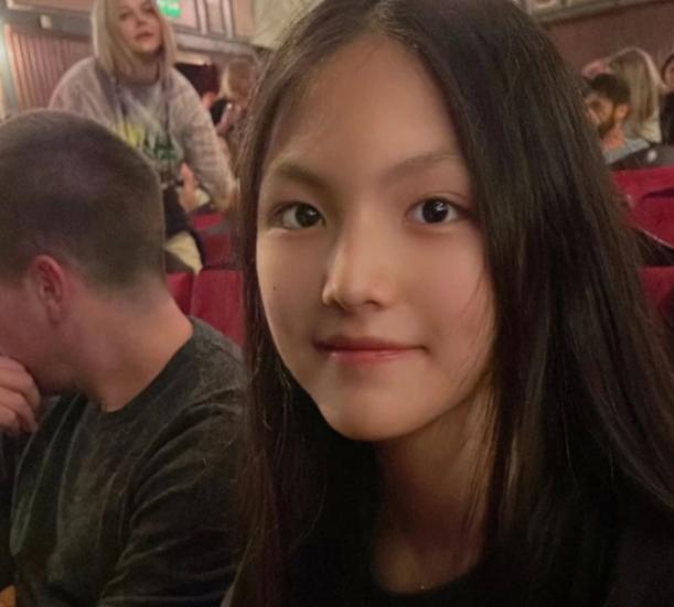 王诗龄|王诗龄就读英国“最难进”女校，住安妮公主房间，校服照被赞女神