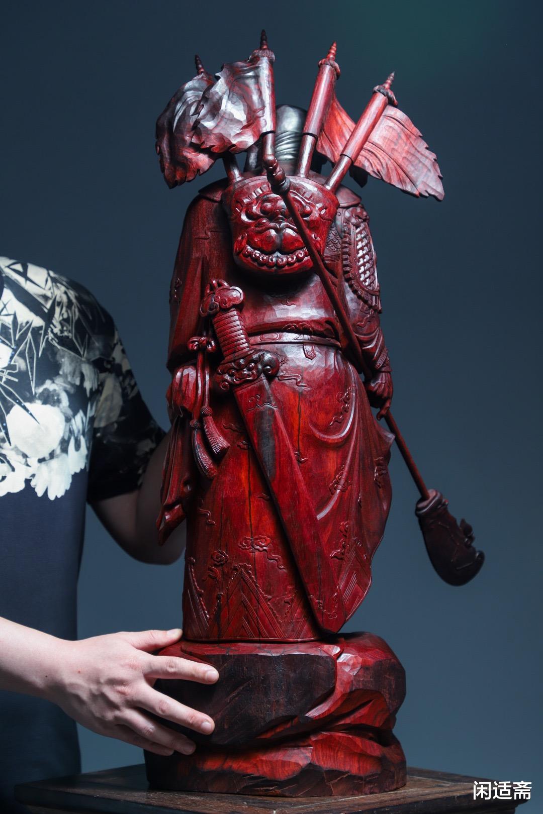 小叶紫檀|威严神韵，小叶紫檀木雕，阵前点兵关公