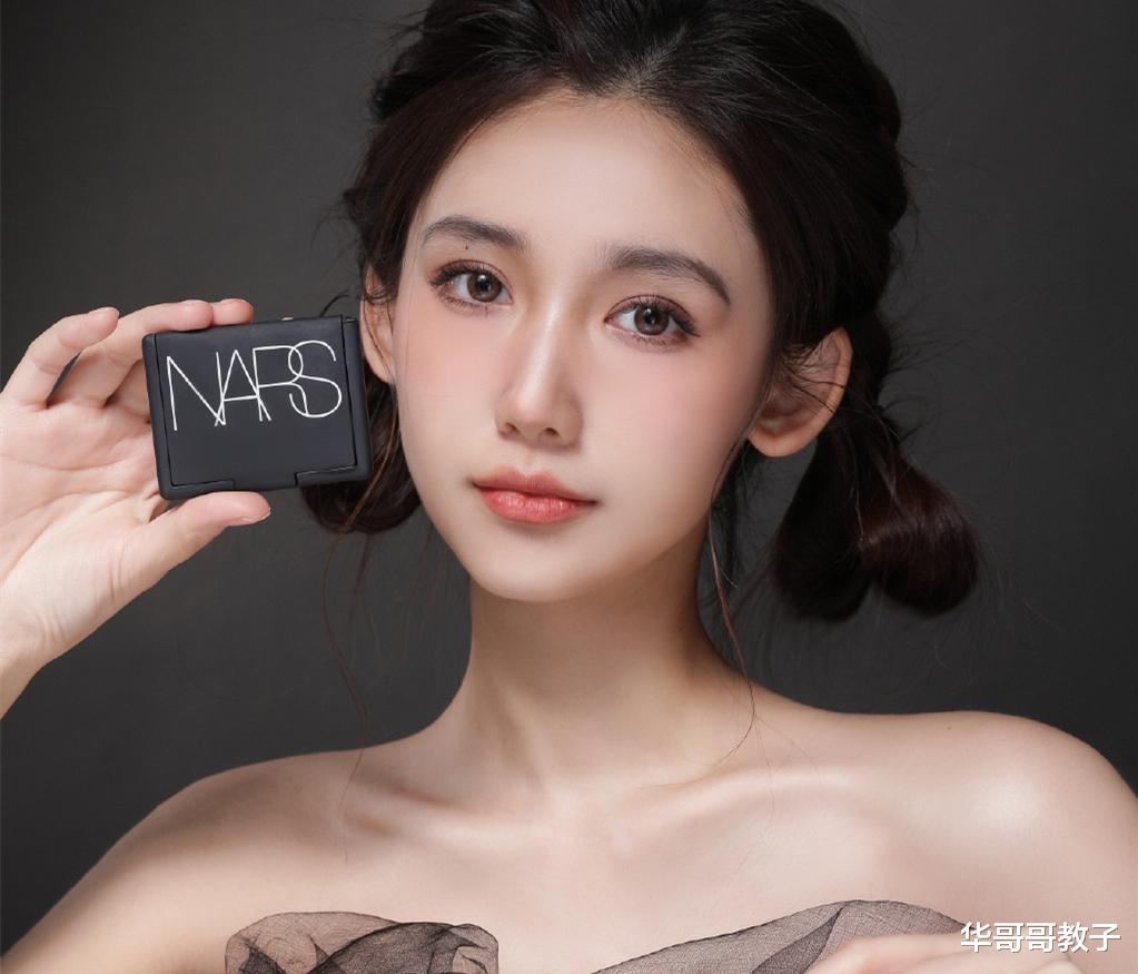 腮红 10分钟就搞掂的毕业照妆容,腮红搭配口红,显白又娇俏