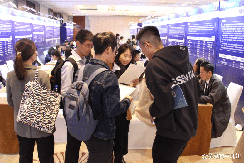 求职|是无知还是优越？拒当老板公子的女友而被烧鱿鱼，网友评论很一致