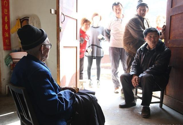 长寿|113岁老人吸烟又喝酒,他说长寿其实不难,只因坚持做这1件事!