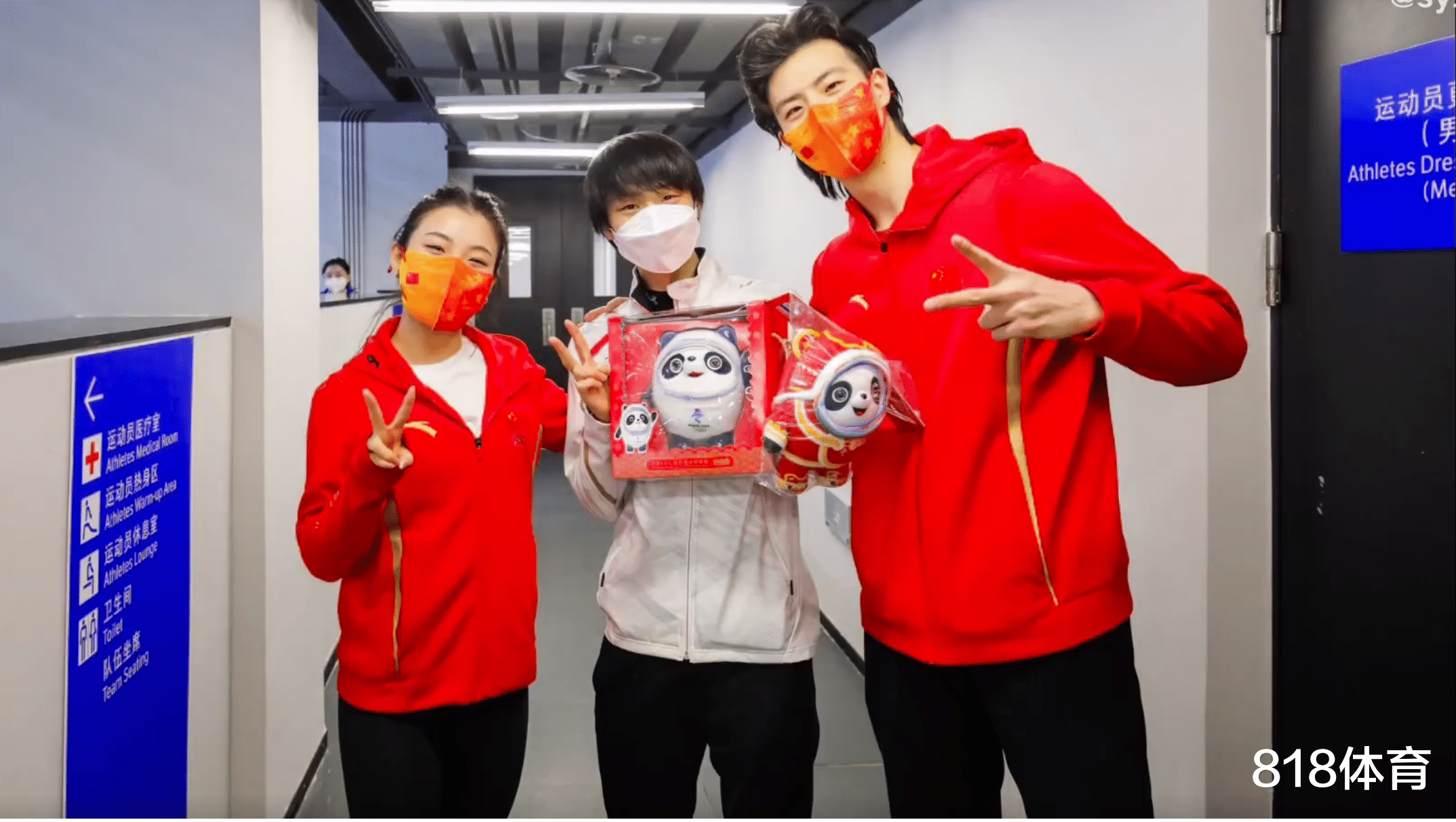 冰墩墩|笑喷! 羽生结弦喜提马达引擎赠送限量版冰墩墩, 柳鑫宇6度公主抱羽生