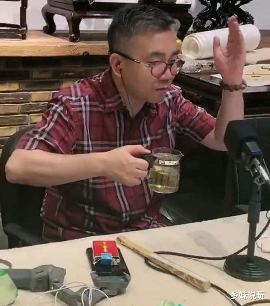 杨议|著名相声演员杨议:一包烟抵普通人一天的工资,豪宅如同宫殿