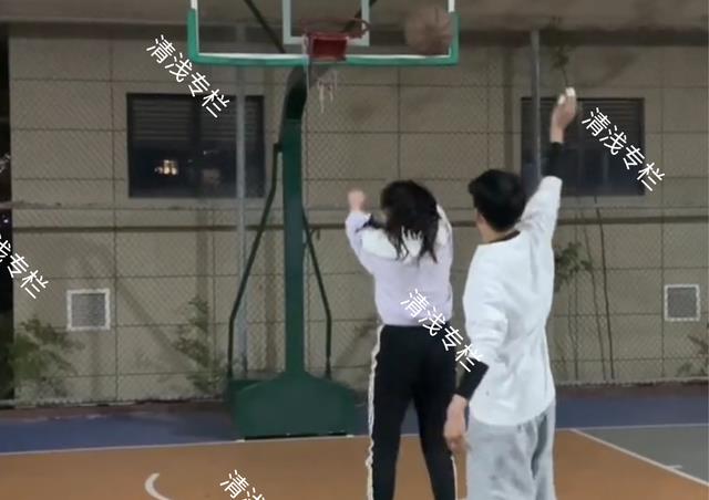 菜谱 女友太漂亮，男子做美食把她喂胖，女友要去健身男子再变“私教”