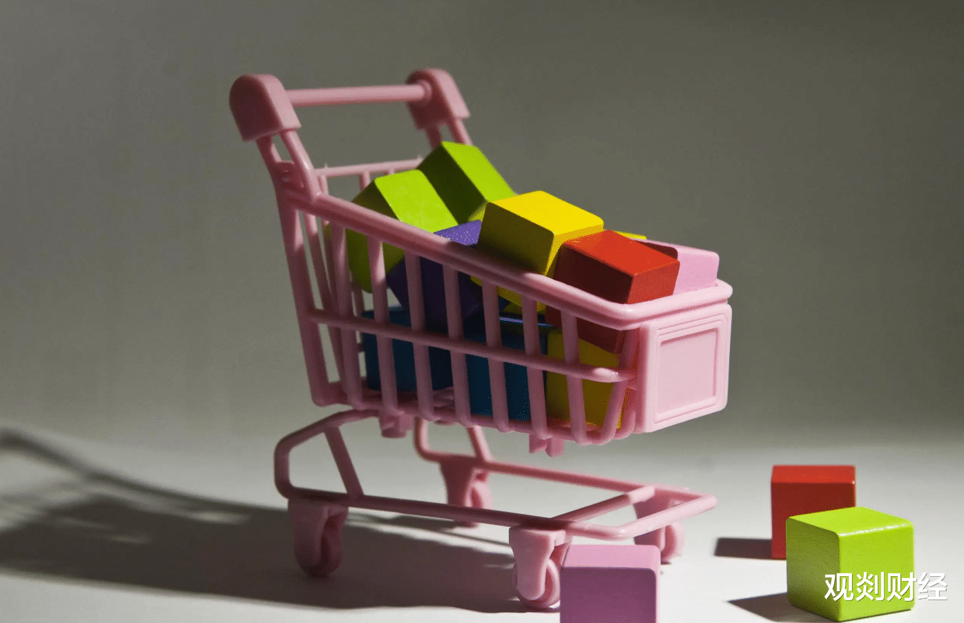 |从不到1元的瓶装水到不足200元的电视机,廉价商品的存在与失去