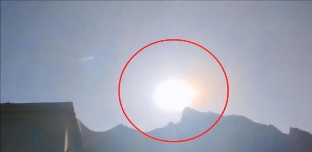 新疆多地发现巨大发光UFO,这到底是什么?网友:外星人访问地球