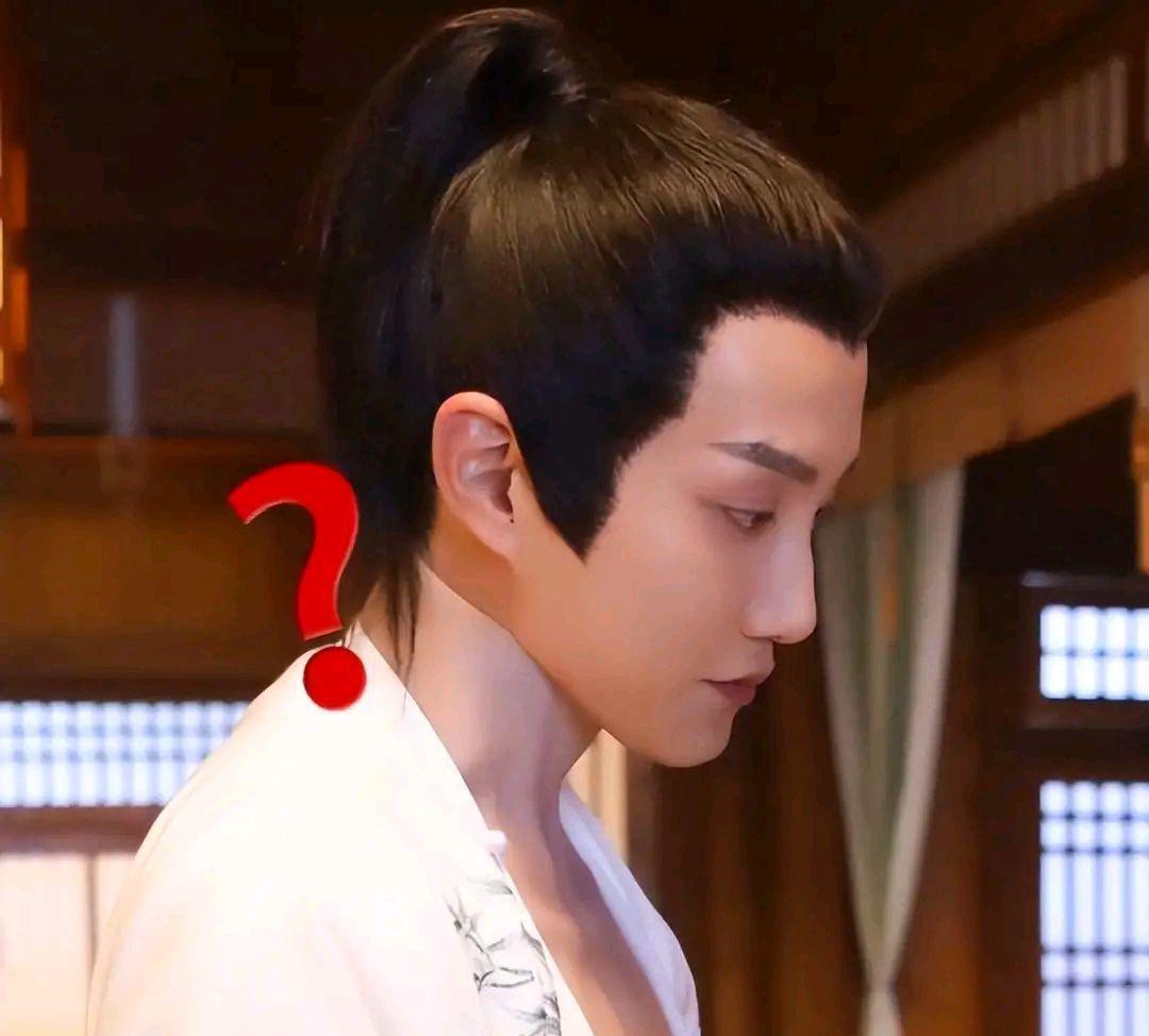 鞠婧祎|所谓“人靠衣装,娱乐圈靠包装”,鞠婧祎、杨洋“作假”靠垫肩!