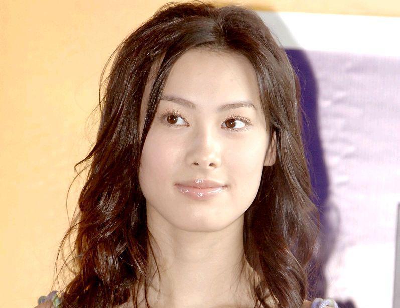 梁洛施|曾被嘲“豪门弃妇”,今李泽楷再提上市申请,梁洛施成最大赢家!