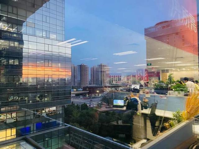 Selina|00后整顿职场?你还真信