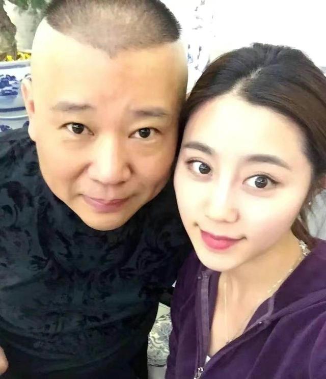 郭德纲|杨九郎深夜庆祝拜师九周年，晒与郭德纲合影留念，宛如“父子”