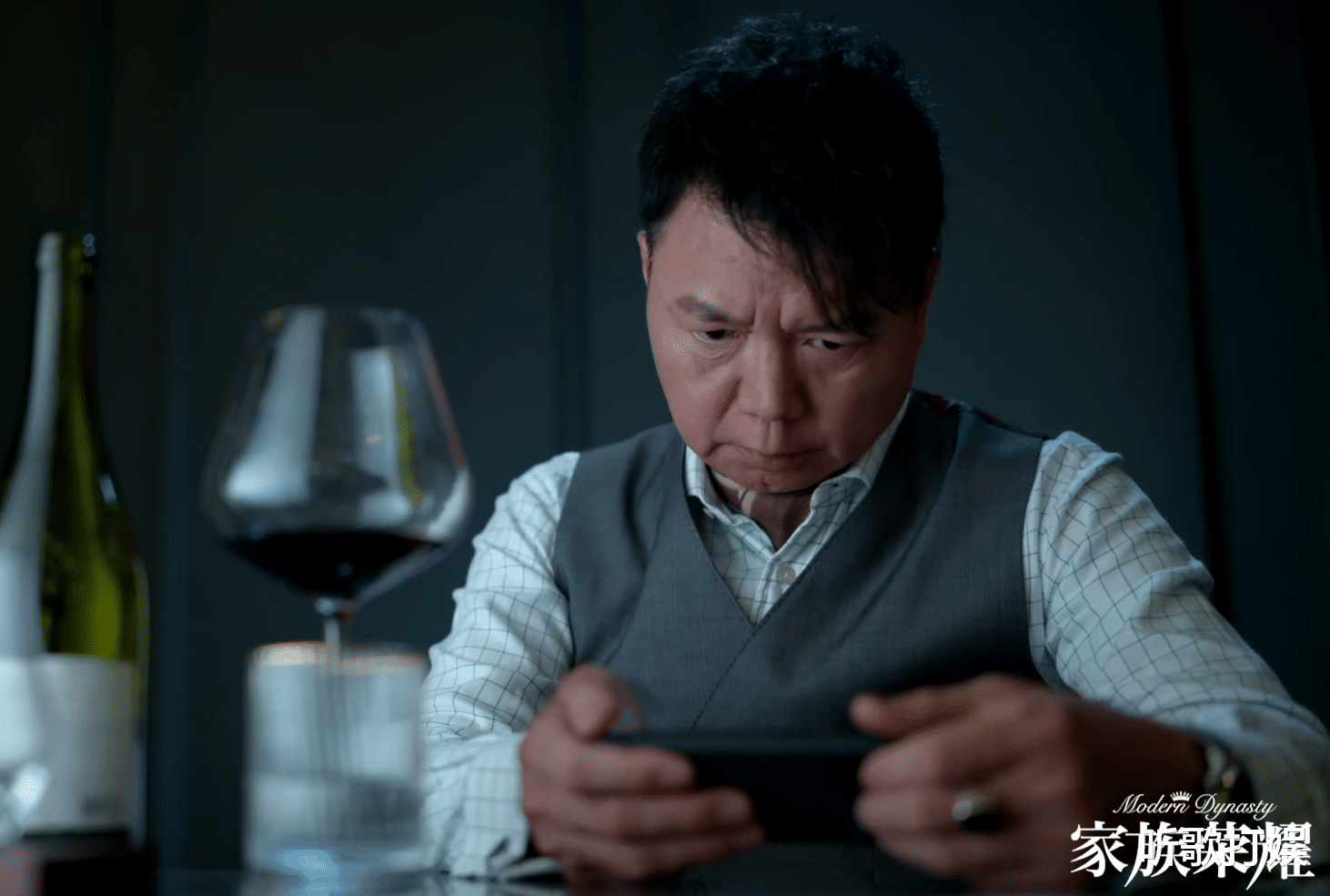 甄芯|《家族荣耀》下周剧情再迎高潮!贾洛仪身世曝光,甄芯逼疯大嫂